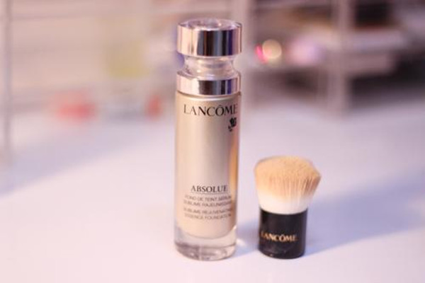 怎樣防止粉底液堵塞毛孔 防止粉底液堵塞毛孔的方法 怎樣防止粉底液堵塞毛孔 防止粉底液堵塞毛孔的方法