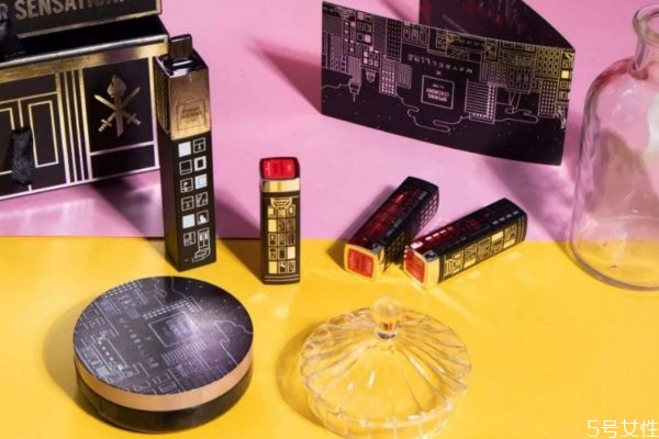 口紅的顏色應(yīng)該怎么選擇 選擇口紅顏色的方法有什么 口紅的顏色應(yīng)該怎么選擇 選擇口紅顏色的方法有什么