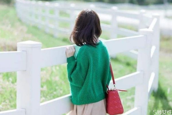 暗戀一個人為什么不敢接近她 暗戀一個人不敢接近她原因 暗戀一個人為什么不敢接近她 暗戀一個人不敢接近她原因