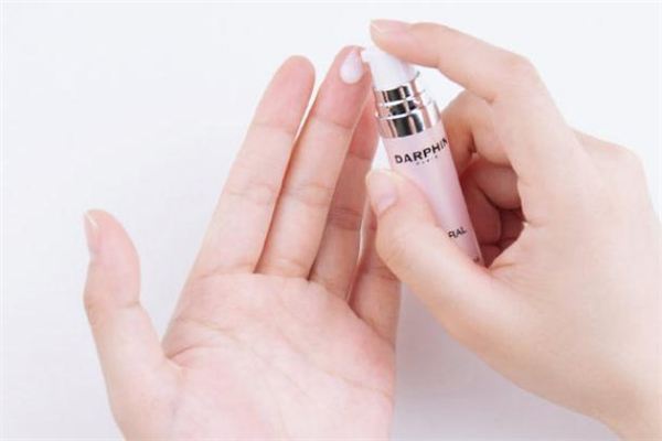 朵梵粉安瓶和小粉瓶的區(qū)別 粉安瓶和小粉瓶可以一起用嗎 朵梵粉安瓶和小粉瓶的區(qū)別 粉安瓶和小粉瓶可以一起用嗎