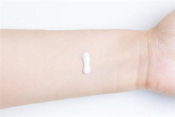 朵梵粉安瓶和小粉瓶的區(qū)別 粉安瓶和小粉瓶可以一起用嗎 朵梵粉安瓶和小粉瓶的區(qū)別 粉安瓶和小粉瓶可以一起用嗎