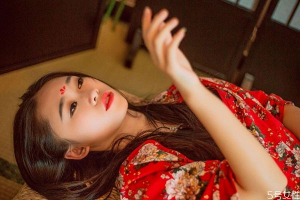 夫妻感情變淡的表現(xiàn) 怎么分辨夫妻感情是不是變淡 夫妻感情變淡的表現(xiàn) 怎么分辨夫妻感情是不是變淡