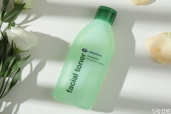 中性皮膚適合用什么水 適合中性皮膚的化妝水推薦 中性皮膚適合用什么水 適合中性皮膚的化妝水推薦
