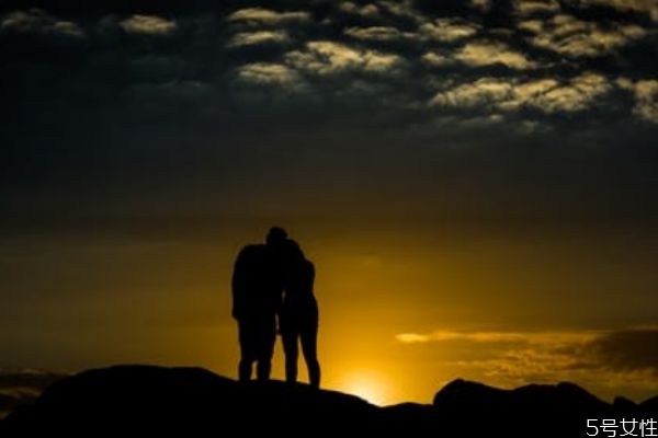 男人有外遇的幾種表現(xiàn) 處理出軌正確做法 男人有外遇的幾種表現(xiàn) 處理出軌正確做法