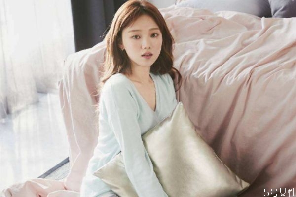 祛痘應(yīng)該注意什么 祛痘需要注意哪些事項 祛痘應(yīng)該注意什么 祛痘需要注意哪些事項