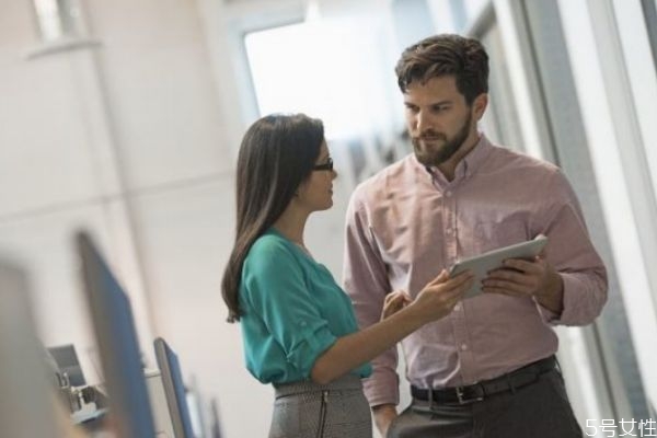 男生拒絕你的表白表現(xiàn) 怎么看出男生是否拒絕你 男生拒絕你的表白表現(xiàn) 怎么看出男生是否拒絕你