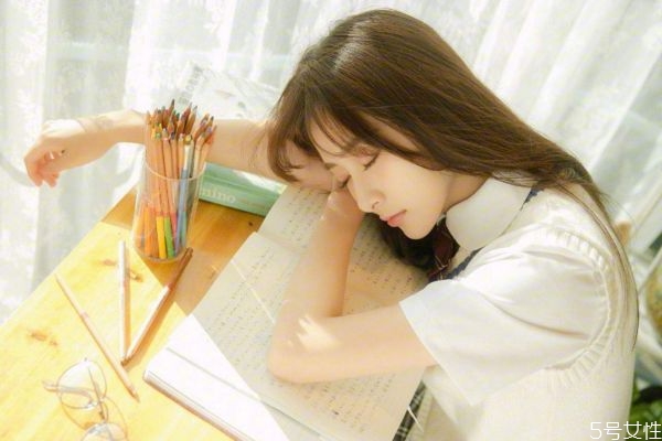 男生拒絕你的表白表現(xiàn) 怎么看出男生是否拒絕你 男生拒絕你的表白表現(xiàn) 怎么看出男生是否拒絕你