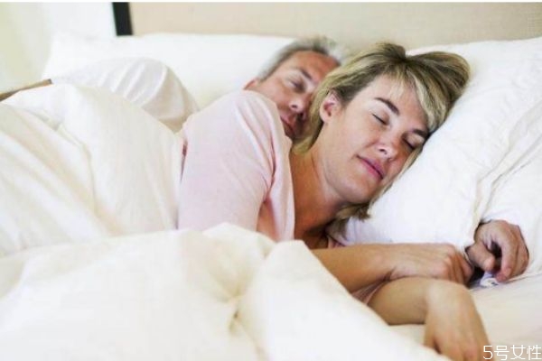 男人出現(xiàn)這些特征一定是出軌了 男人出軌后的反常表現(xiàn) 男人出現(xiàn)這些特征一定是出軌了 男人出軌后的反常表現(xiàn)