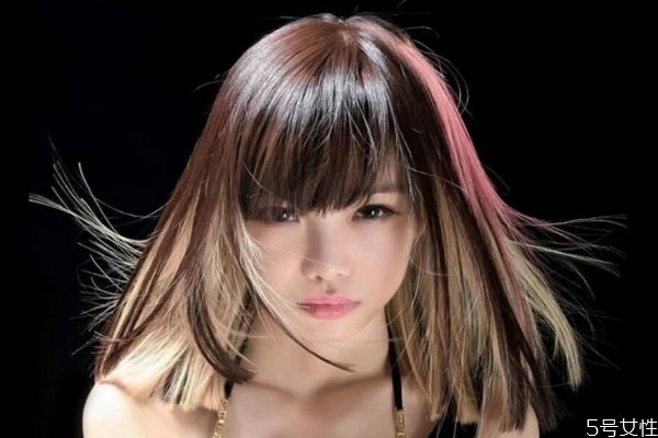 挑染頭發(fā)一般是哪幾個位置好看 挑染頭發(fā)保養(yǎng)方法 挑染頭發(fā)一般是哪幾個位置好看 挑染頭發(fā)保養(yǎng)方法