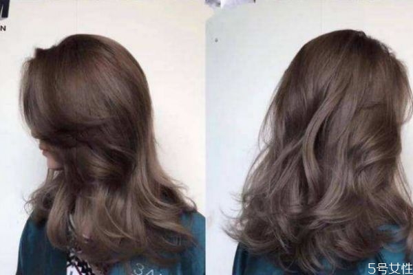 黃頭發(fā)可以黑茶色嗎 漂過(guò)的頭發(fā)染成黑茶掉色么 黃頭發(fā)可以黑茶色嗎 漂過(guò)的頭發(fā)染成黑茶掉色么