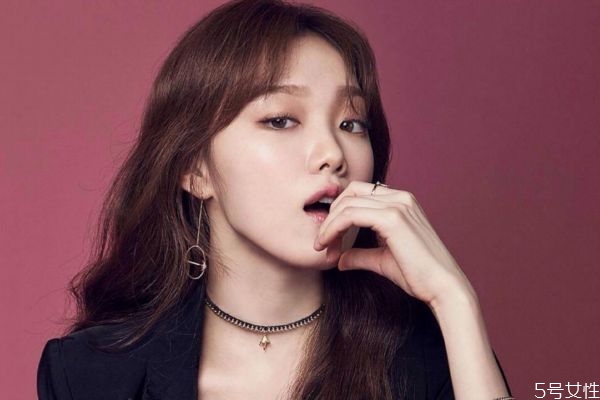 一星期頭發(fā)能長1cm嗎 用什么可以讓頭發(fā)長得更快 一星期頭發(fā)能長1cm嗎 用什么可以讓頭發(fā)長得更快