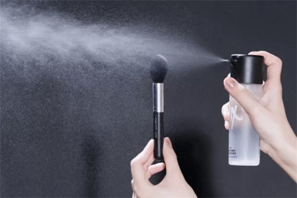 mac控妝水真假對(duì)比 mac控妝水有哪幾個(gè)味道 mac控妝水真假對(duì)比 mac控妝水有哪幾個(gè)味道