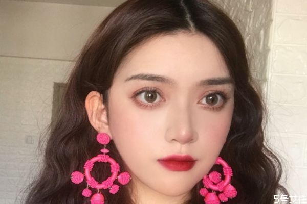 美瞳的l和r是什么意思 美瞳l和r哪個(gè)是左右 美瞳的l和r是什么意思 美瞳l和r哪個(gè)是左右