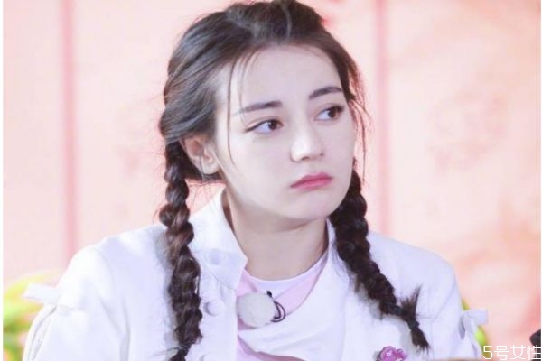 夏天頭發(fā)怎么扎簡(jiǎn)單又涼快 夏天頭發(fā)怎么扎起來(lái)好看 夏天頭發(fā)怎么扎簡(jiǎn)單又涼快 夏天頭發(fā)怎么扎起來(lái)好看