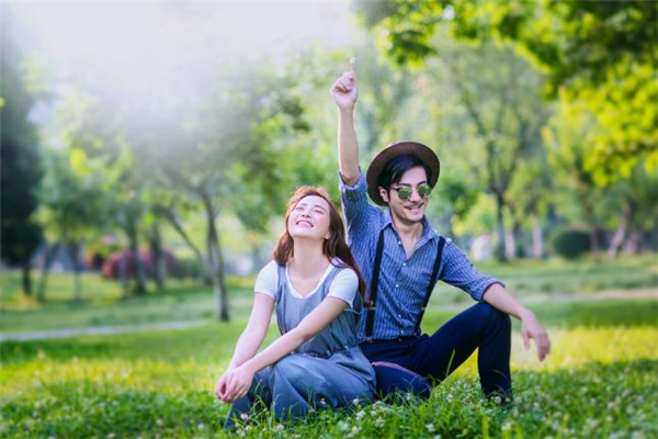 如何讓悶騷男喜歡上自己 悶騷男認(rèn)定你的表現(xiàn) 如何讓悶騷男喜歡上自己 悶騷男認(rèn)定你的表現(xiàn)