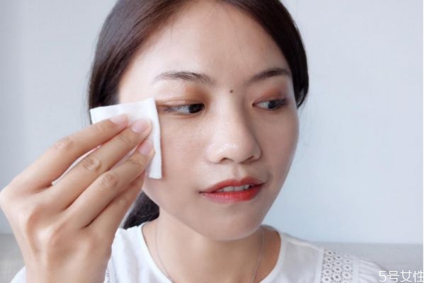 卸妝后還要用洗面奶洗臉嗎 卸妝后不用洗面奶會(huì)怎么樣