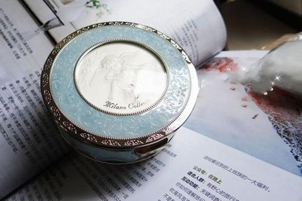 嘉娜寶天使蜜粉餅有幾個(gè)版本 嘉娜寶天使蜜粉餅貴嗎