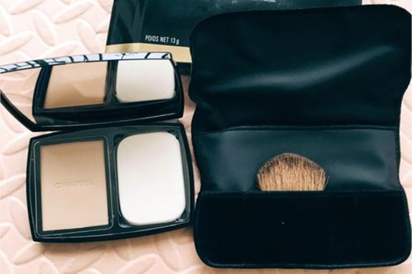 香奈兒青春彩柔潤粉餅好用嗎 香奈兒青春彩柔潤粉餅怎么樣 香奈兒青春彩柔潤粉餅好用嗎 香奈兒青春彩柔潤粉餅怎么樣