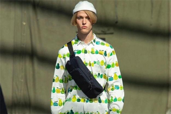 男生花襯衫怎么穿好看 男生花襯衫穿搭技巧 男生花襯衫怎么穿好看 男生花襯衫穿搭技巧