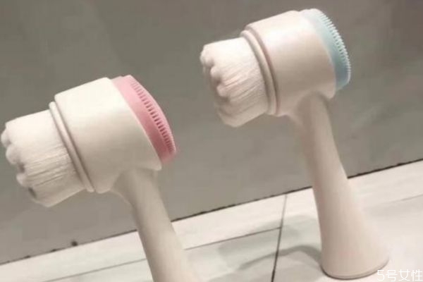 雙頭潔面刷怎么用 潔面刷的使用方法 雙頭潔面刷怎么用 潔面刷的使用方法