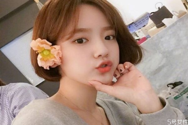 小圓臉適合什么樣的發(fā)型 怎么燙齊肩發(fā)好看 小圓臉適合什么樣的發(fā)型 怎么燙齊肩發(fā)好看