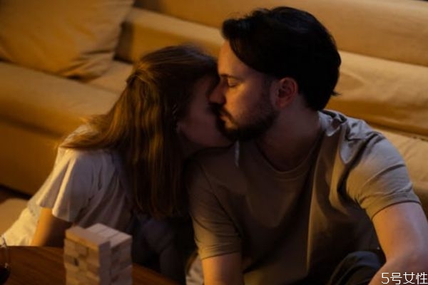 原配做什么讓小三慌 原配智斗戰(zhàn)勝小三的方法 原配做什么讓小三慌 原配智斗戰(zhàn)勝小三的方法