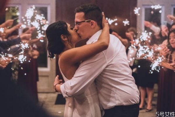 女人出軌是什么原因造成的 女人出軌的六大原因 女人出軌是什么原因造成的 女人出軌的六大原因