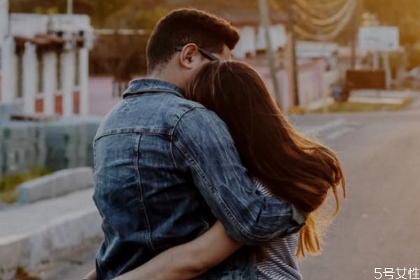 吵架后哄媳婦的暖心話 讓你輕松戳中她的淚點 吵架后哄媳婦的暖心話 讓你輕松戳中她的淚點