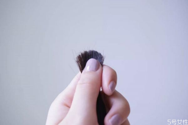 劉海分開合不上怎么辦 如何取消頭發(fā)中分的縫 劉海分開合不上怎么辦 如何取消頭發(fā)中分的縫