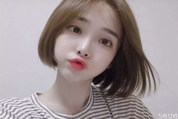 小圓臉適合什么樣的發(fā)型 怎么燙齊肩發(fā)好看 小圓臉適合什么樣的發(fā)型 怎么燙齊肩發(fā)好看