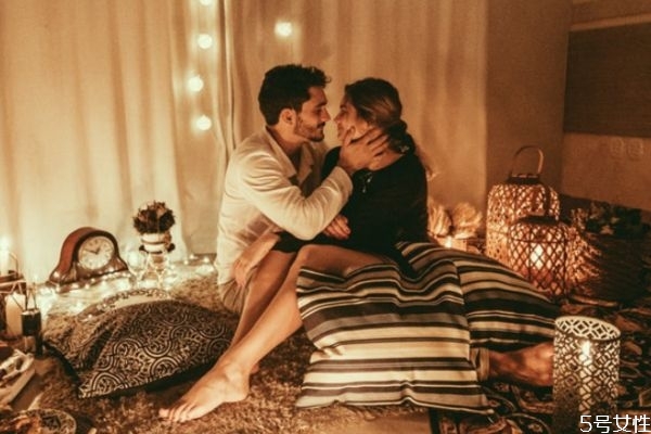 初戀應(yīng)該怎么相處 初戀結(jié)婚的幾率大嗎 初戀應(yīng)該怎么相處 初戀結(jié)婚的幾率大嗎