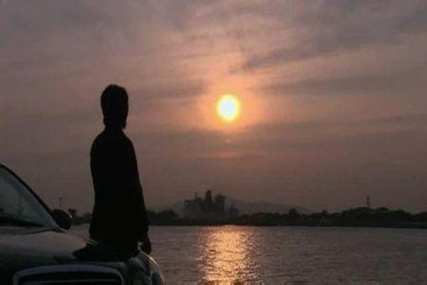 如何追求木訥的男生 追求木訥男生的方法 如何追求木訥的男生 追求木訥男生的方法