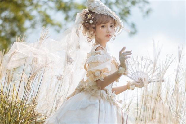 洛麗塔可以穿帆布鞋嗎 洛麗塔裙子可以配馬丁靴嗎 洛麗塔可以穿帆布鞋嗎 洛麗塔裙子可以配馬丁靴嗎