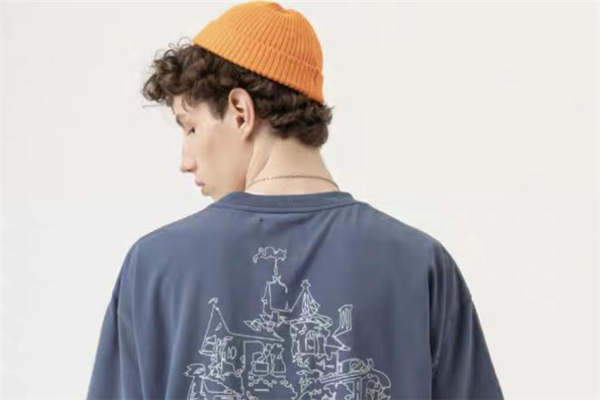 涂鴉t恤配什么帽子好看 涂鴉t恤怎么搭配帽子 涂鴉t恤配什么帽子好看 涂鴉t恤怎么搭配帽子