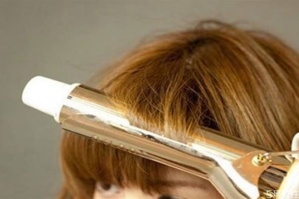 短劉海怎么剪 短發(fā)狗啃劉海怎么剪 短劉海怎么剪 短發(fā)狗啃劉海怎么剪