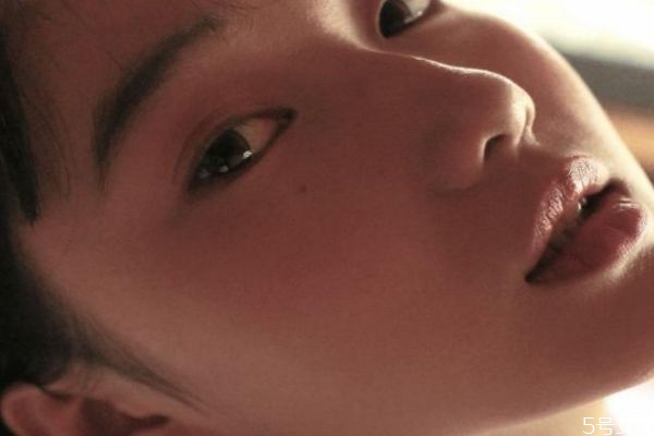 讓女人心動(dòng)的體貼小動(dòng)作 讓女朋友心動(dòng)的動(dòng)作 讓女人心動(dòng)的體貼小動(dòng)作 讓女朋友心動(dòng)的動(dòng)作