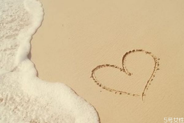 什么動作可以讓男生對你心動 讓男生心動的事情 什么動作可以讓男生對你心動 讓男生心動的事情