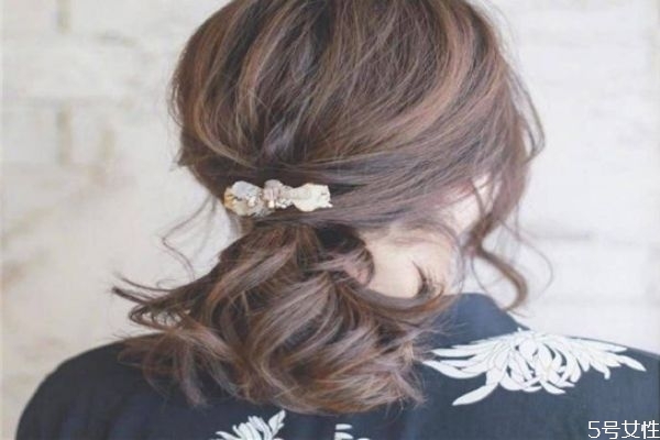 戴假發(fā)怎么挑選顏色 挑選假發(fā)的小竅門 戴假發(fā)怎么挑選顏色 挑選假發(fā)的小竅門