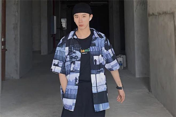 港風(fēng)襯衫配什么帽子好看 港風(fēng)襯衫怎么搭配帽子 港風(fēng)襯衫配什么帽子好看 港風(fēng)襯衫怎么搭配帽子