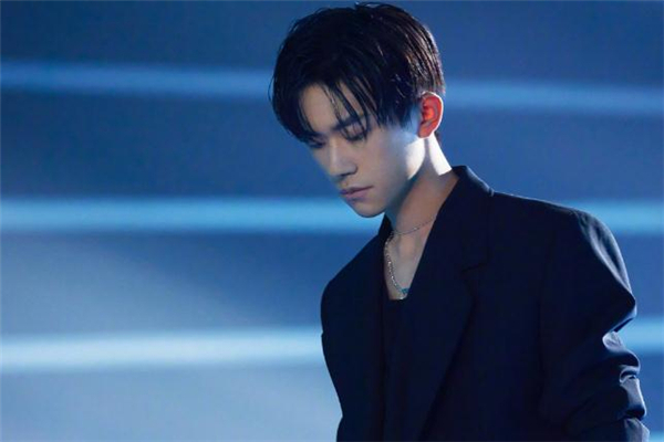 濕發(fā)造型怎么弄 濕發(fā)發(fā)型用什么弄的 濕發(fā)造型怎么弄 濕發(fā)發(fā)型用什么弄的