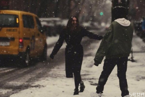 跟老公吵架分床睡好嗎 怎么對(duì)付分床睡的老公 跟老公吵架分床睡好嗎 怎么對(duì)付分床睡的老公