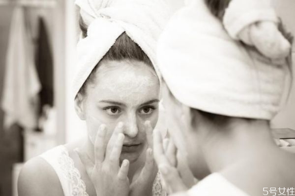 凍膜和睡眠面膜哪個好 凍膜和泥膜的區(qū)別 凍膜和睡眠面膜哪個好 凍膜和泥膜的區(qū)別