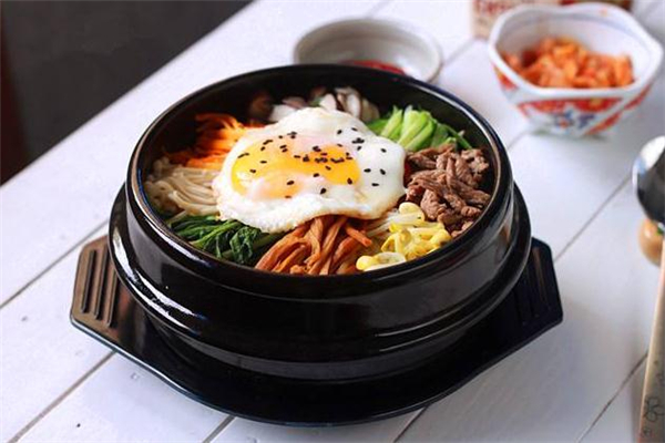 石鍋拌飯可以用砂鍋?zhàn)鰡?石鍋拌飯沒(méi)有石鍋怎么辦 石鍋拌飯可以用砂鍋?zhàn)鰡?石鍋拌飯沒(méi)有石鍋怎么辦