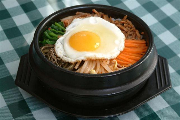 石鍋拌飯可以用砂鍋?zhàn)鰡?石鍋拌飯沒(méi)有石鍋怎么辦 石鍋拌飯可以用砂鍋?zhàn)鰡?石鍋拌飯沒(méi)有石鍋怎么辦