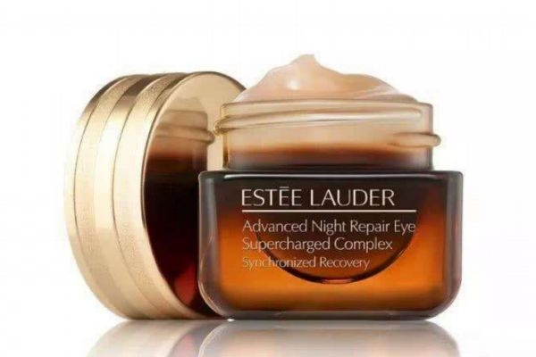 雅詩蘭黛眼霜一瓶可以用多久 雅詩蘭黛眼霜真的管用嗎 雅詩蘭黛眼霜一瓶可以用多久 雅詩蘭黛眼霜真的管用嗎