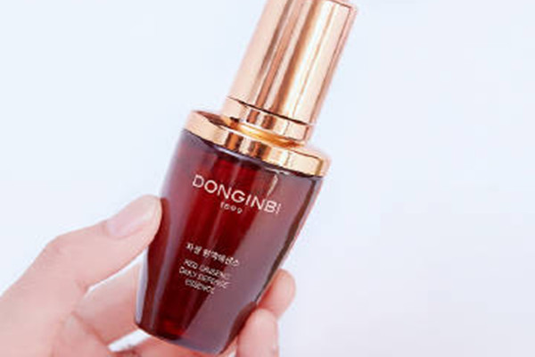 彤人秘紅顏瓶精華值得買(mǎi)嗎 彤人秘紅顏瓶精華的主要成分