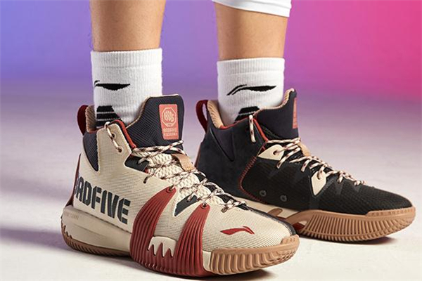 李寧反伍一代偏碼嗎 李寧反伍一代有碳板嗎 李寧反伍一代偏碼嗎 李寧反伍一代有碳板嗎