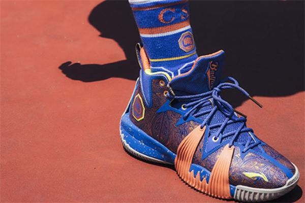 李寧反伍一代偏碼嗎 李寧反伍一代有碳板嗎 李寧反伍一代偏碼嗎 李寧反伍一代有碳板嗎