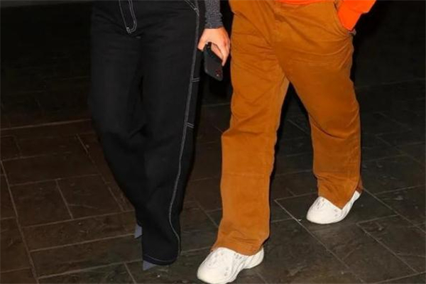 yeezy洞洞鞋開箱測評 yeezy洞洞鞋怎么搭配 yeezy洞洞鞋開箱測評 yeezy洞洞鞋怎么搭配