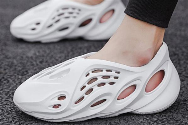 yeezy洞洞鞋開箱測評 yeezy洞洞鞋怎么搭配 yeezy洞洞鞋開箱測評 yeezy洞洞鞋怎么搭配